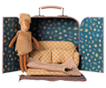 Faon dans sa valisette, petite soeur